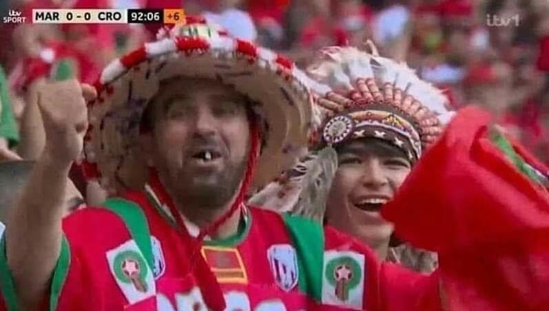 وقع ضحية للتنمر بسبب أسنانه.. تضامن واسع مع مشجع مغربي في قطر