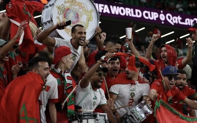 فخر وفرح.. الجماهير العربية والإفريقية تشيد بأداء المنتخب المغربي في كأس العالم