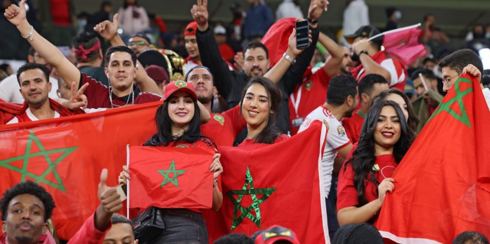 مشجعون مغاربة: الفروج ديال فرنسا غادي نديرو بيه الرفيسة… وإن شاء الله نلعبو الفينال ونحيدو لميسي الكاس (فيديو)