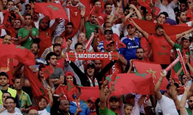 الجمهور كاين والتذاكر فين هي؟.. مغاربة في قطر طالع ليهم الدم قبل مباراة المنتخب وإسبانيا (صور)