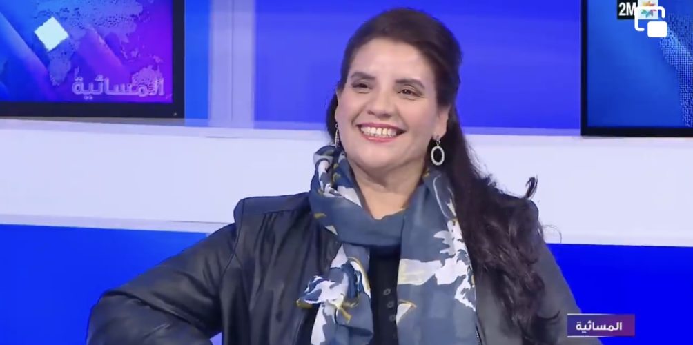 والدة أشرف داري: جلالة الملك خلال الاستقبال كان فرحان بينا وكيقول لينا واش تبعتو المباريات (فيديو)