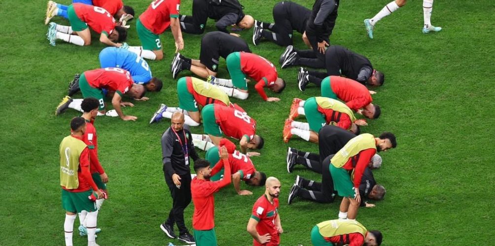 مشجعون عرب: إن شاء الله البرونزية لأسود الأطلس… وهذا قليل على المنتخب المغربي العظيم إللي شرفنا