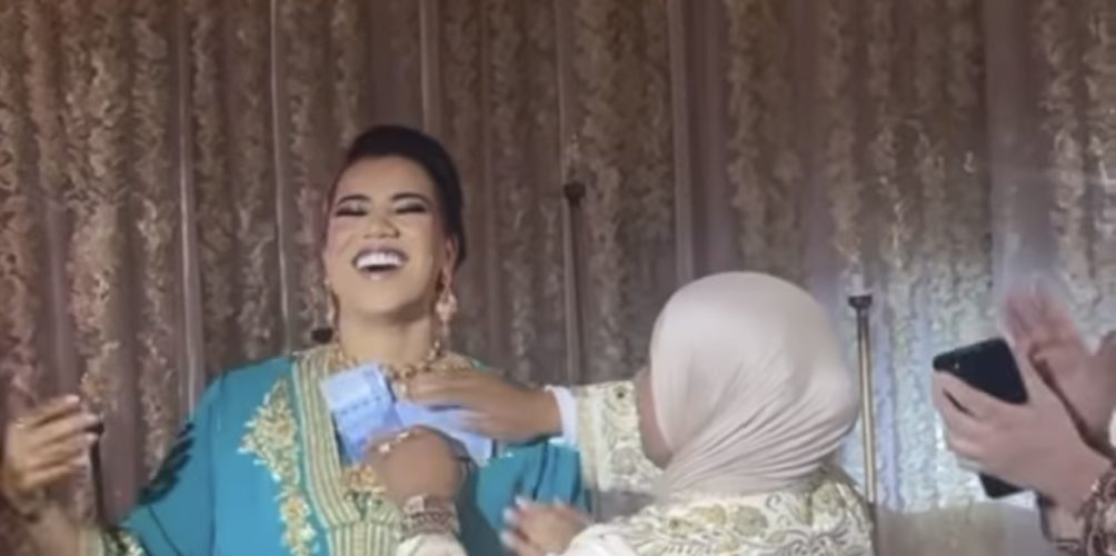 شقيقة حكيمي: الحفل ما كانش ديال الخطوبة… وهو احتفال الوالدة ديالي دارتو على شرف الإنجاز لي قاموا به أسود الأطلس