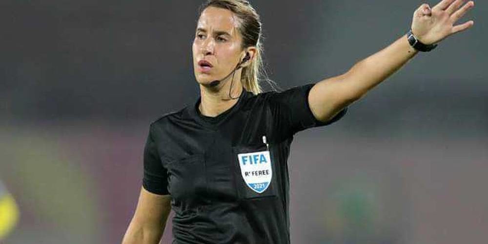 كربوبي بعد تعيينها كأول حكمة وسط عربية في مباريات كأس العالم للسيدات: هذا نجاح للمرأة المغربية!
