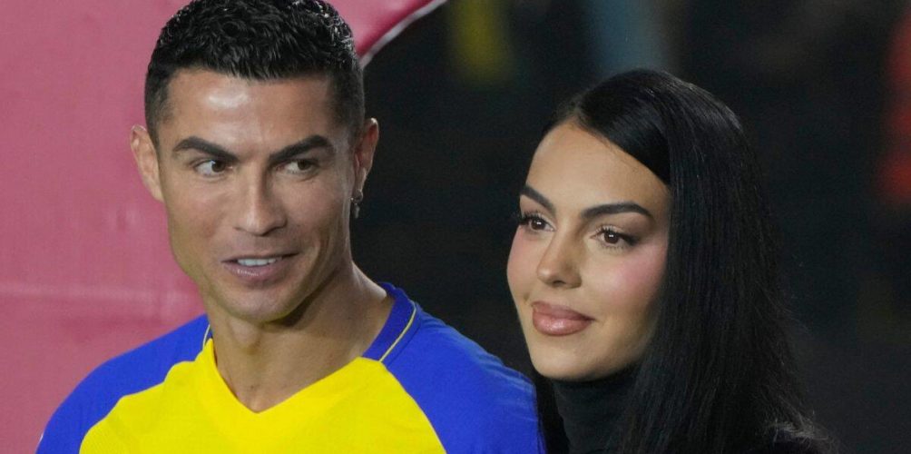 في انتظار انتقاله إلى قصره.. رونالدو يدفع أزيد من 300 مليون سنتيم شهريا لقاء إقامته في فندق في الرياض