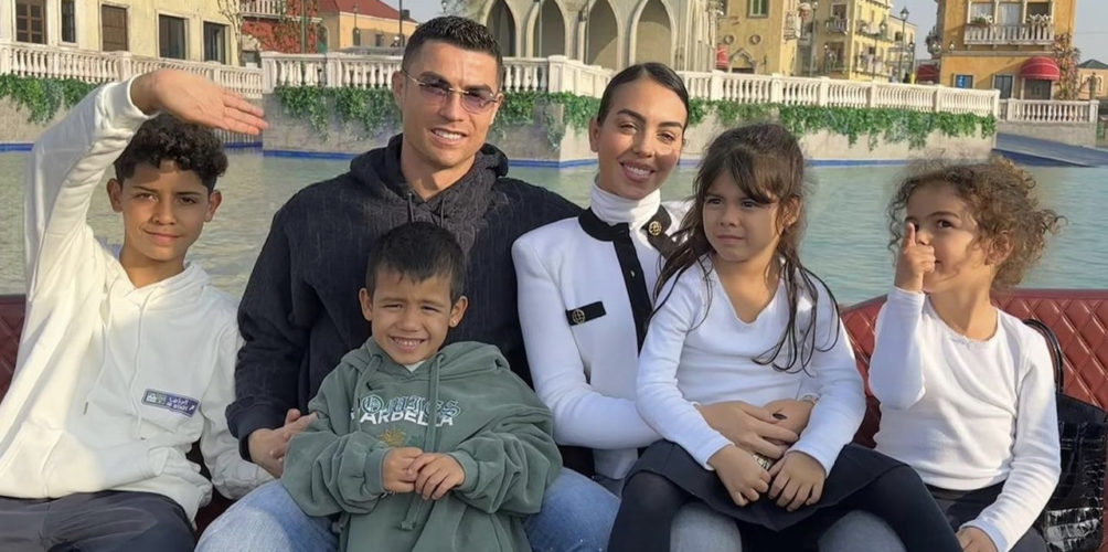 واخا موفرين ليه كلشي.. رونالدو حزين في السعودية