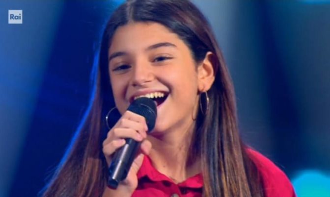 عمرها 12 عاما.. طفلة مغربية تبهر بأدائها لجنة تحكيم « ذا فويس كيدز » في إيطاليا (فيديو)