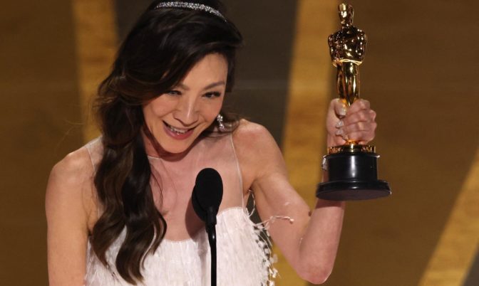 أول امرأة أسيوية تحصد الجائزة.. ميشيل يوه أفضل ممثلة في الأوسكار للعام 2023