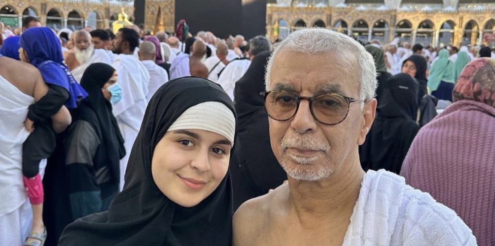 في أول أيام رمضان.. كوثر بامحمد تؤدي مناسك العمرة رفقة عائلتها (صور)