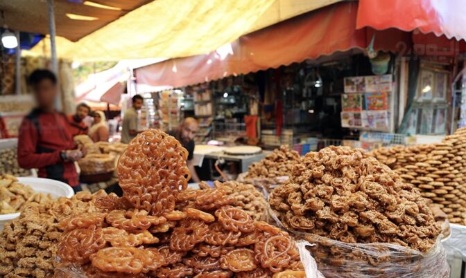 خلال رمضان.. إقبال كبير على المخابز ومحلات الحلويات