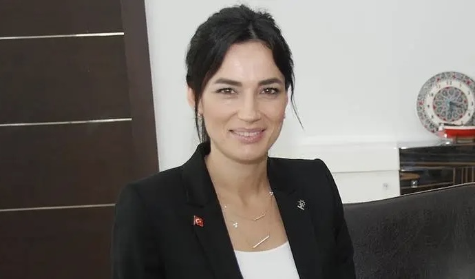 تركيا.. ملكة جمال تفوز في انتخابات البرلمان